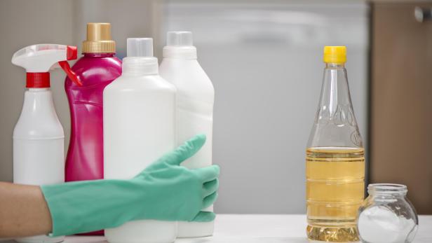 Chemical Cleaning Vs Natural Cleaning