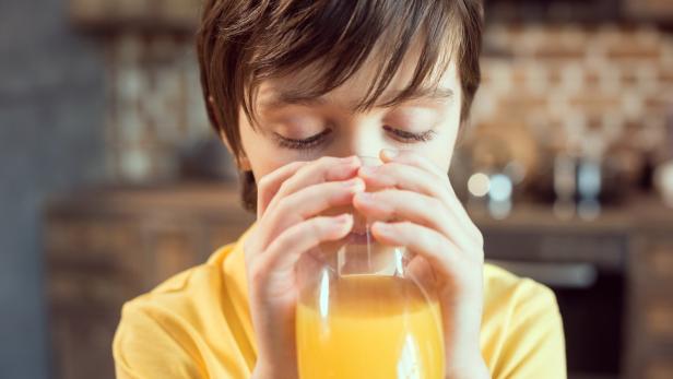 Fast die Hälfte aller Kindergetränke im Handel ist zu süß