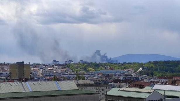 Brand in Post-Zentrum gelöscht: Rauchwolken waren über ganz Wien zu sehen