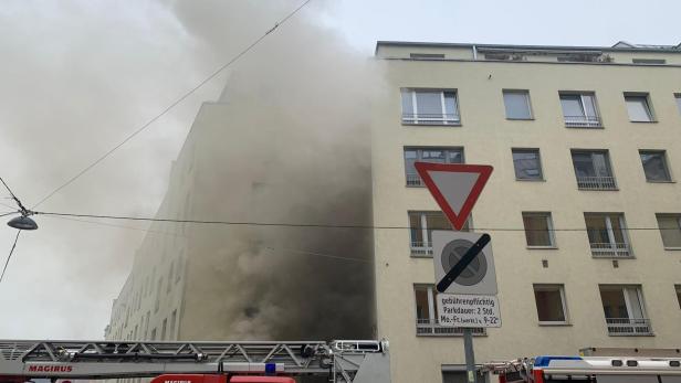 Brand aus in Meidling: Fünf Personen verletzt