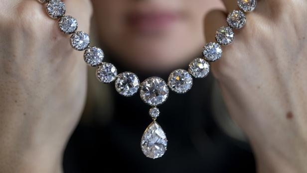 Millionenbeute bei Überfall auf Pariser Luxus-Juwelier