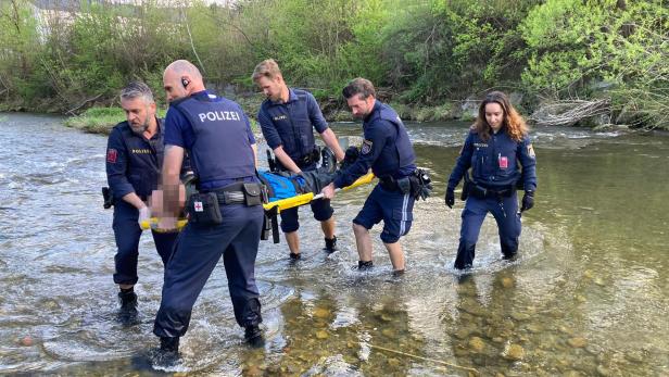 Betagter Angler im Bezirk Baden nach Sturz aus der Triesting gerettet