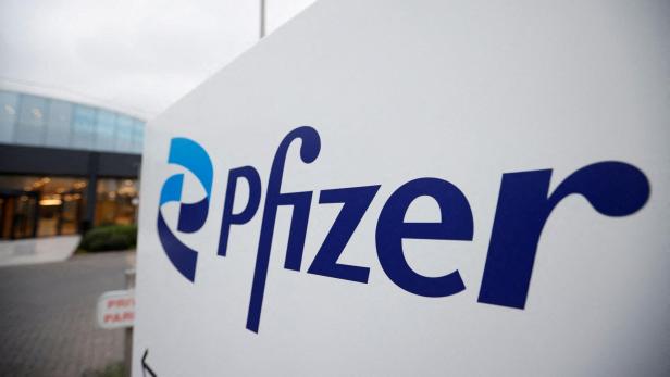 FILE PHOTO: Pfizer news conference in Puurs