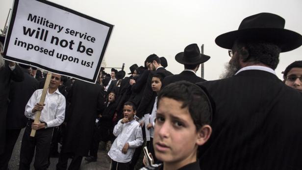Hunderttausende orthodoxe Juden protestierten gegen die Aufhebung des Privilegs, keinen Wehrdienst leisten zu müssen.