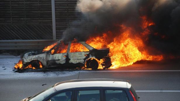 Auto brannte: Kilometerlanger Stau auf Südautobahn