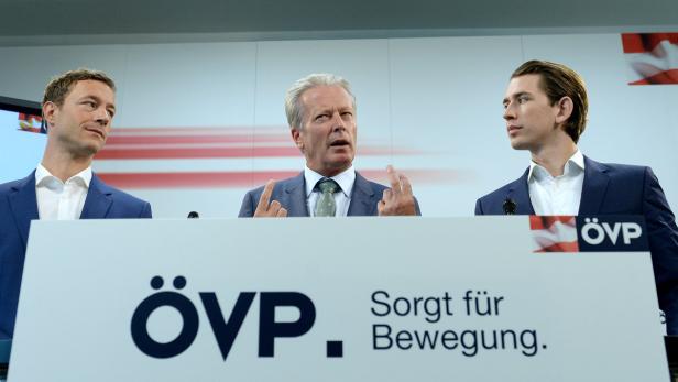 Blümel (li.), Kurz mit Parteichef Reinhold Mitterlehner: Die Personalrochaden in der ÖVP werden nicht von allen Schwarzen gutgeheißen