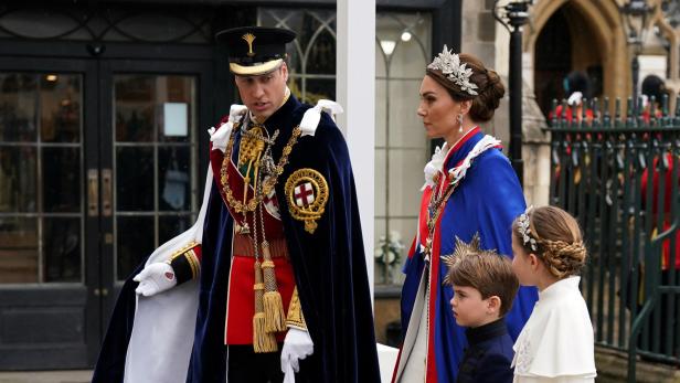 König Charles' Krönung: Royals und Stars in der Westminster Abbey