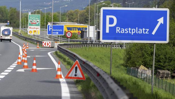 Lkw-Fahrer tot auf Tiroler Parkplatz gefunden, Verdächtiger festgenommen