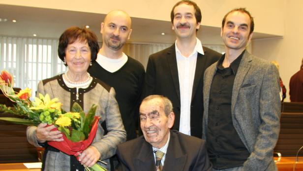 Preisträgerin Ingeborg Abu-Taleb, die mit ihrem Mann Dr. Abdel-Latif Abu-Taleb in Bad Sauerbrunn lebt, und ihre drei Söhne
