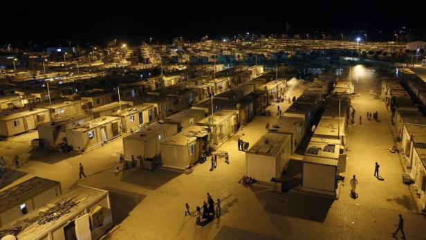 Um das Geld, das die EU zahlt, soll die Türkei auch weitere Flüchtlingslager wie das Harran-Lager im Südosten des Landes errichten. Der Sprecher des Präsidenten dementiert aber, das es eine Einigung schon gibt