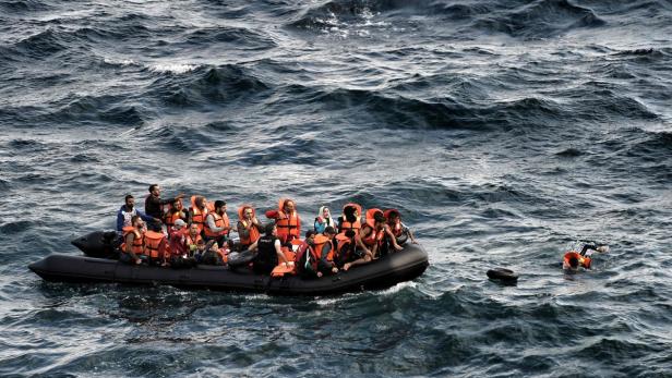 Flüchtlinge versuchen über das Mittelmeer vor allem nach Griechenland oder Italien zu zu gelangen.