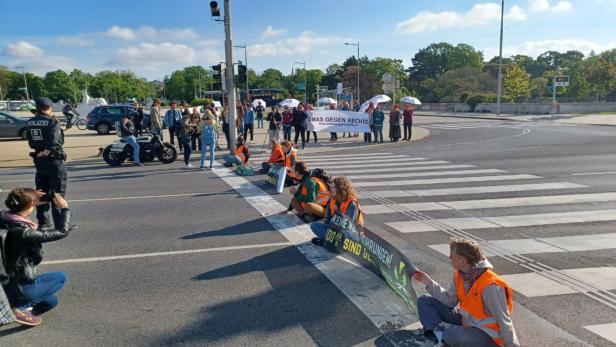 Blockierte Straßen: Klimakleber starten in die zweite Protestwoche