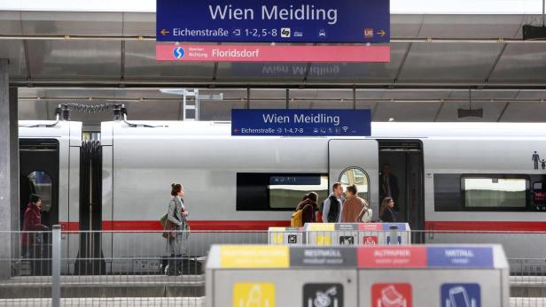 Themenbild: ÖBB, Wiener Linien, Blaguss, S-Bahn, Wien Meidling