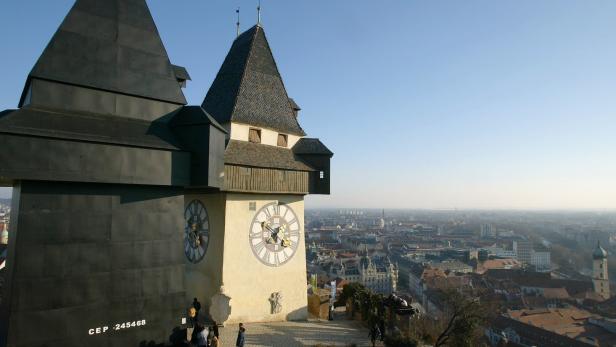 Der Uhrturm bekam einen Schatten