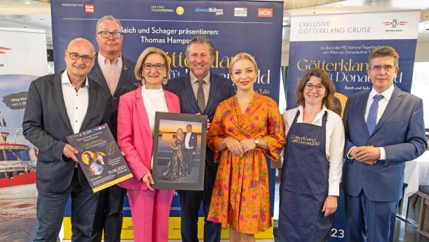 (v.l.) Veranstalter Wolfgang Übl, Geschäftsführer der DDSG Blue Danube Wolfgang Fischer, Landeshauptfrau Johanna Mikl-Leitner (ÖVP), Andreas Schager, Lidia Baich, Hauben-Köchin Jacqueline Pfeiffer und Bürgermeister Peter Eisenschenk (ÖVP) bei der Programmpräsentation in Tulln.