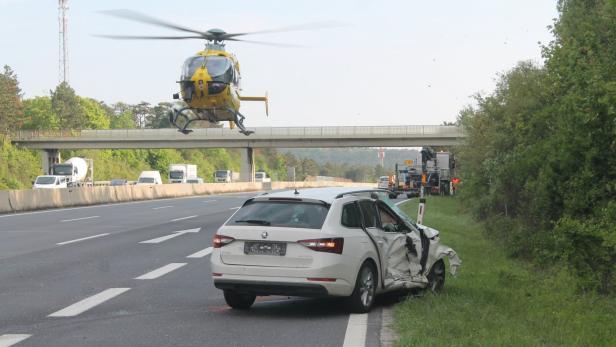 Unfall mit mehreren Fahrzeugen auf A2 in NÖ sorgte für Stau