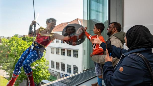 WEGA-Superheldenanflug auf die Klinik Favoriten