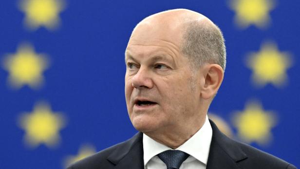 Deutschlands Kanzler Olaf Scholz im EU-Parlament in Straßburg