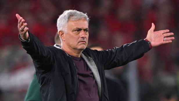 Starcoach Jose Mourinho winkt sein sechstes Europacup-Finale