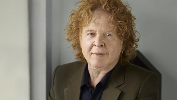 Porträt von Mick Hucknall, dem Sänger der britischen Band Simply Red.