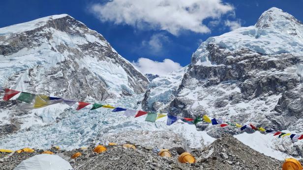 Rekordandrang auf Mount Everest: Erste Tote und Gipfelstürmer