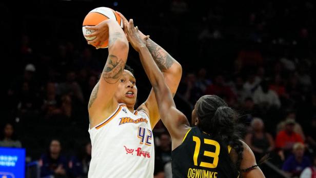 WNBA: Los Angeles Sparks at Phoneix Mercury