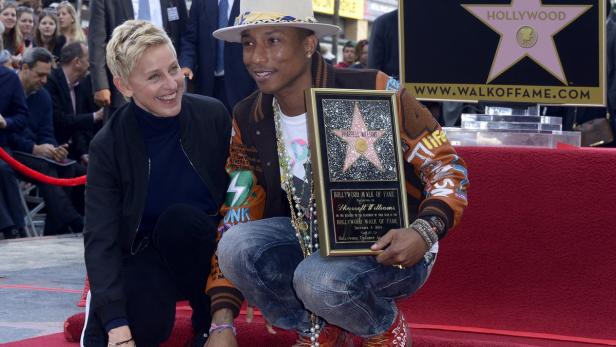 US-Popstar und Songwriter Pharrell Williams ist mit einem Stern auf dem legendären Walk of Fame in Hollywood ausgezeichnet worden. Der Schöpfer von Hits wie &quot;Happy&quot; und &quot;Blurred Lines&quot; bezeichnete in seiner Dankesrede am Donnerstag Musik als &quot;Wirbelsäule seines Lebens&quot;.