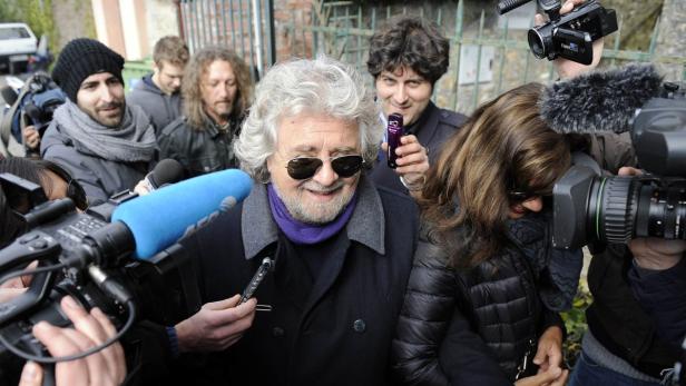 Five Star Movement leader and comedian Beppe Grillo speaks with media before casting his vote at the polling station in Genoa February 25, 2013. Italians began voting on Sunday in one of the most closely watched elections in years, with markets nervous about whether it can produce a strong government to pull Italy out of recession and help resolve the euro zone debt crisis. REUTERS/Giorgio Perottino ( ITALY - Tags: POLITICS ELECTIONS)