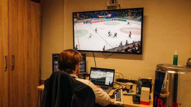 Traumjob Video-Coach: Wo ein Eishockey-Spiel in 1.000 Teile zerlegt wird