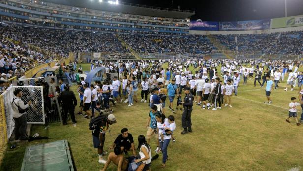 ELSALVADOR-FBL-ESA-STAMPEDE