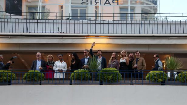 Die Jury des Filmfestivals Cannes auf dem Balkon des Hôtel Martinez