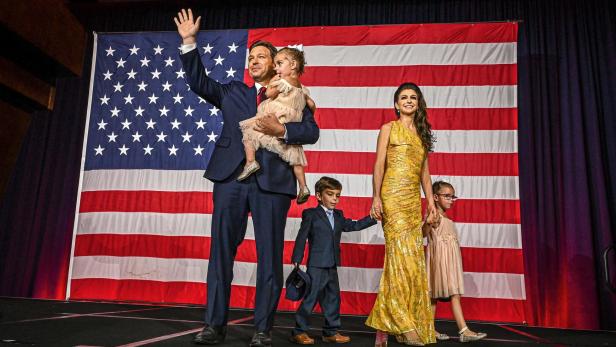 Republikanischer Präsidentschaftskandidat Ron de Santis mit Frau Casey und den drei Kindern