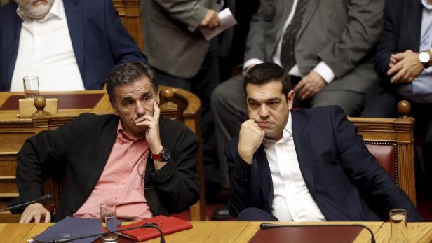 Tsakalotos, Tsipras: Das Sparpaket ist durch