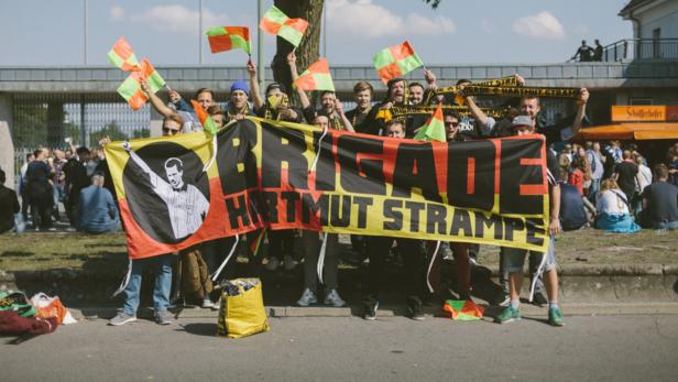 Die Brigade Hartmut Strampe ist eine der ungewöhnlichsten Fangruppierungen in den Fußballstadien.