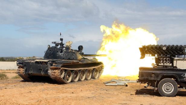 Am Sonntag hatten die Rebellen eine neue Offensive gegen Bani Walid begonnen, im Laufe des Montags brachten sie die Stadt unter ihre Kontrolle. Gaddafi-Getreue verlieren Wüstenstadt