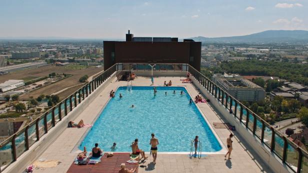 Luxus für alle: In Alterlaa hat jedes Haus einen Pool am Dach