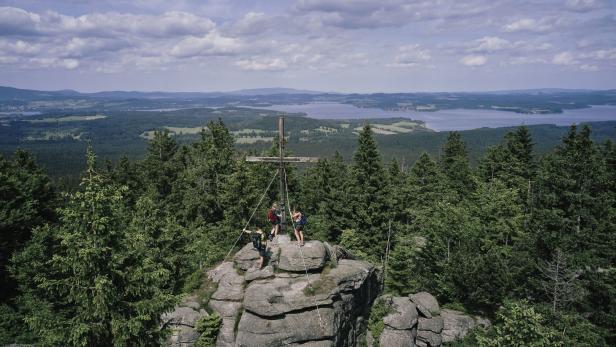 Ausblick auf den Lipnostausee und die tschechische Seite der Böhmerwaldregion