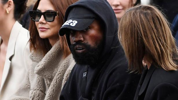 Kanye West in der Front Row bei einer Modenschau