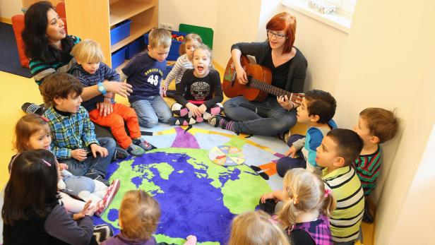 Kindergärtnerinnen steigen auf Barrikaden