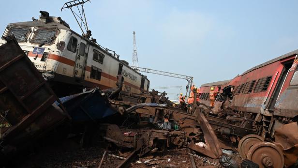Zugunglück in Indien: Fast 300 Tote