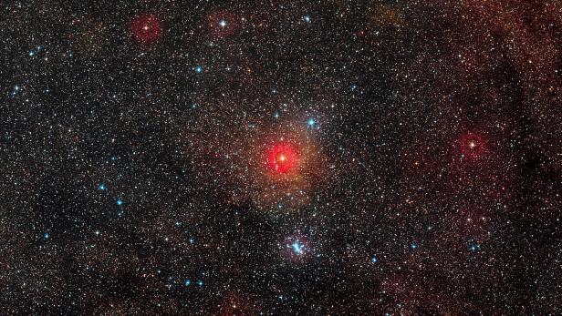 ESO-Bild von HR 5171, der hellste Stern in der Mitte des Bildes, ein Hypergigant, der eigentlich ein Doppel-Stern ist