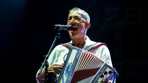 KONZERT: HUBERT VON GOISERN AUF BURG CLAM