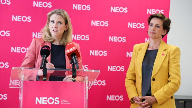 Neos-Bundeschefin Beate Meindl-Reisinger und Landessprecherin Indra Collini