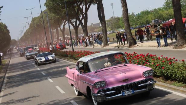 Buick, Cadillac, Chevrolet, Chevrolet, Chrysler, alle waren sie in Lignano bei der 28. U.S. Car Reunion.