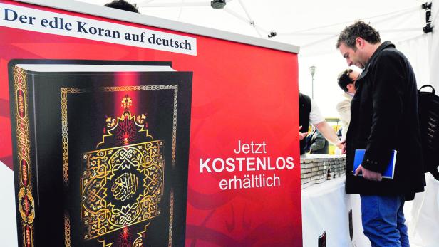 Koranverteilungen (im Bild eine Veranstaltung in Berlin) nehmen in der Steiermark zu. Dabei soll auch aggressiv vorgegangen werden.