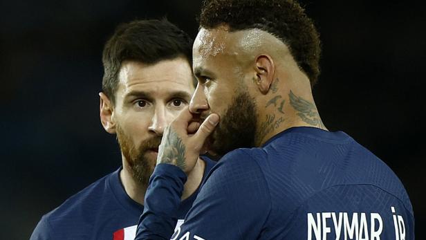 Lionel Messi und Neymar Jr. in ihren Trikots von Paris Saint-Germain.