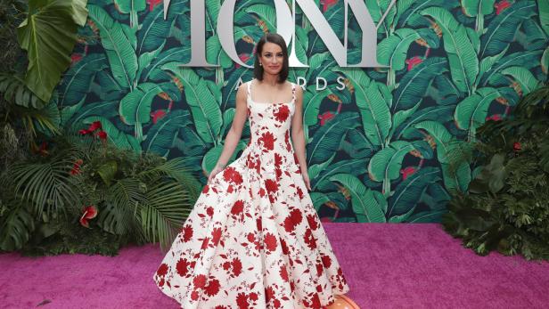 Lea Michele in einem geblümten Kleid bei den Tony Awards.