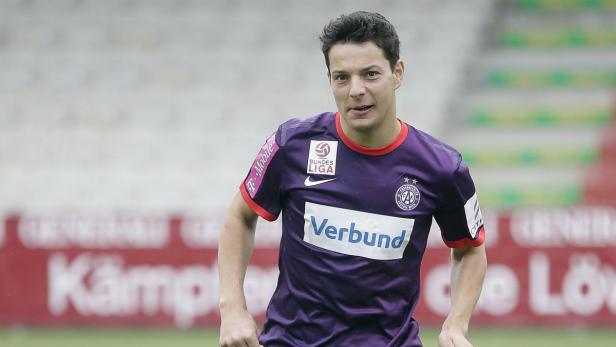 APA13392182 - 25062013 - WIEN - ÖSTERREICH: Der Spieler Philipp Hosiner in Aktion am Dienstag, 25. Juni 2013, anl. eines Fototermins mit dem Fußball-Verein FK Austria Wien. APA-FOTO: GEORG HOCHMUTH