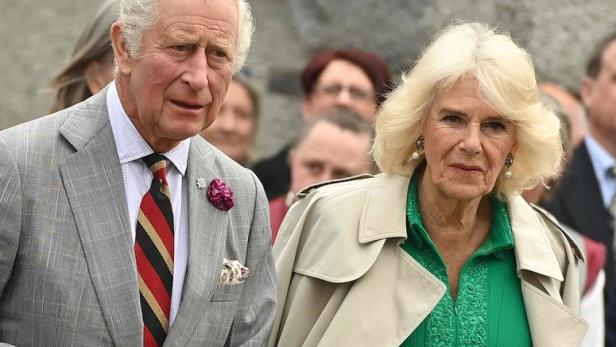 Keine königlichen Manieren: Camilla lässt Gäste "unbehaglich zurück"