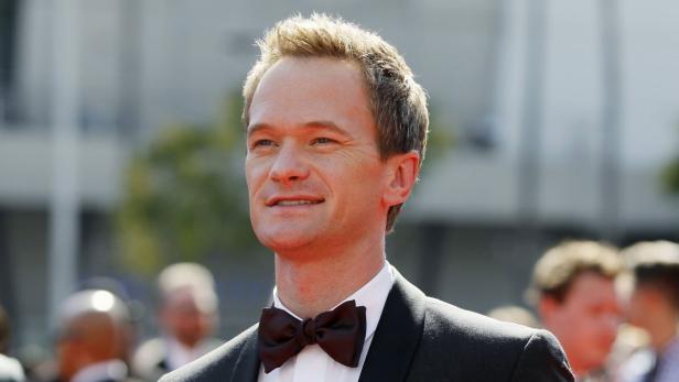 Actor Neil Patrick Harris arrives at the 2012 Primetime Creative Arts Emmy Awards in Los Angeles September 15, 2012. REUTERS/Danny Moloshok (UNITED STATES - Tags: ENTERTAINMENT)